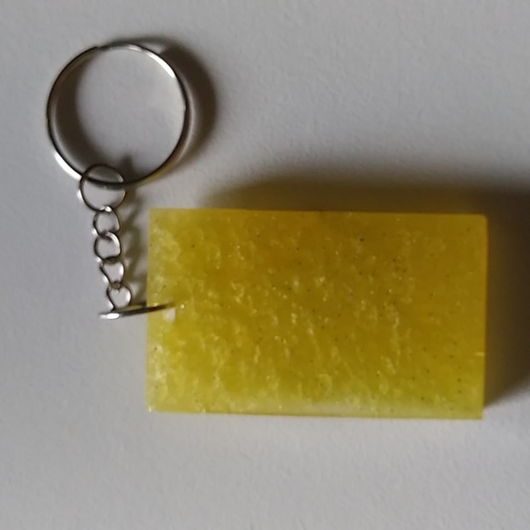 Handmade Retro Lips Keychain - Picture 2 of 2
